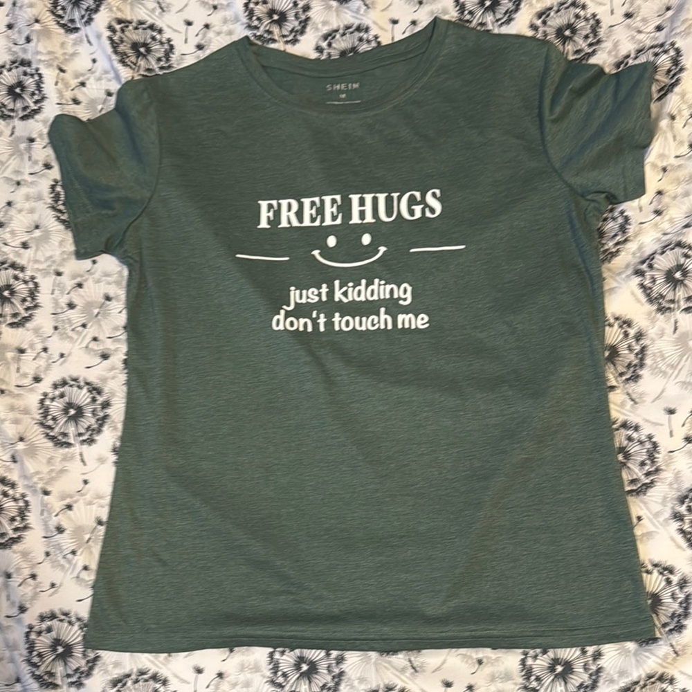 SHEIN || NWOT “Free Hugs” Tee (M) - Picture 4 of 9